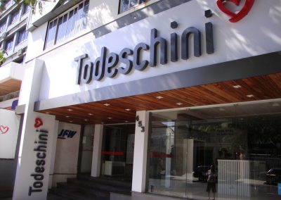 Fabricação de letreiros Frontlight com letras caixa